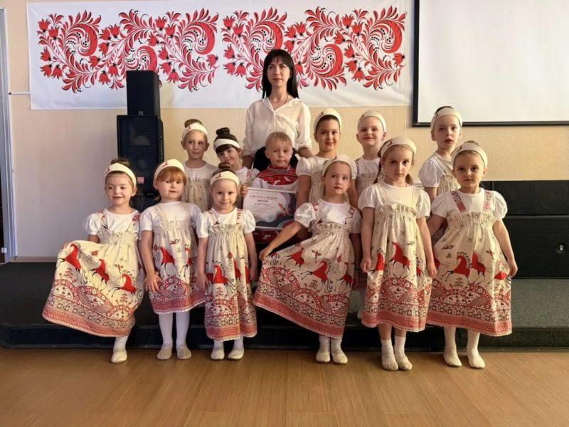 Малышковый коллектив Детство на конкурсе Русь Золотая
