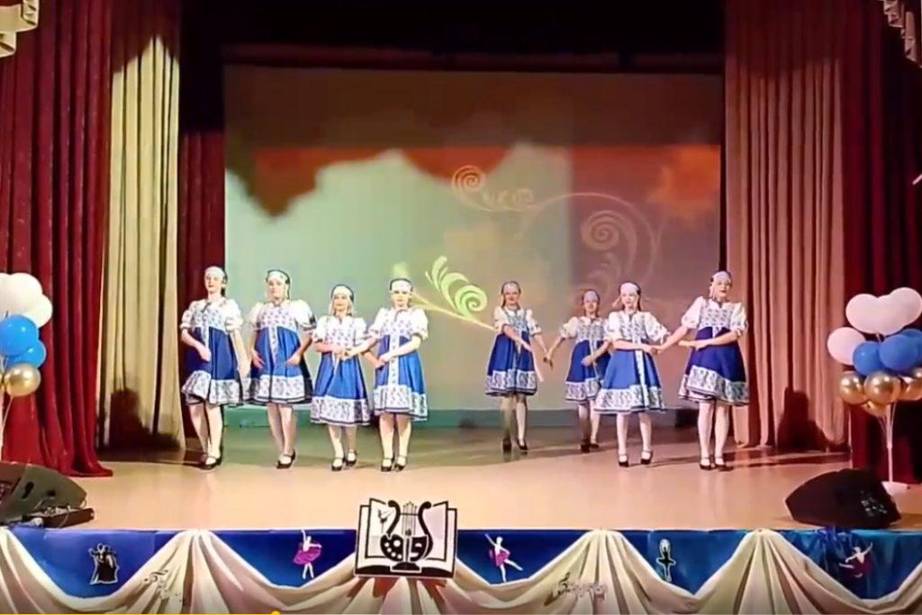 Выступление на конкурсе Первоцвет коллектива Азарт