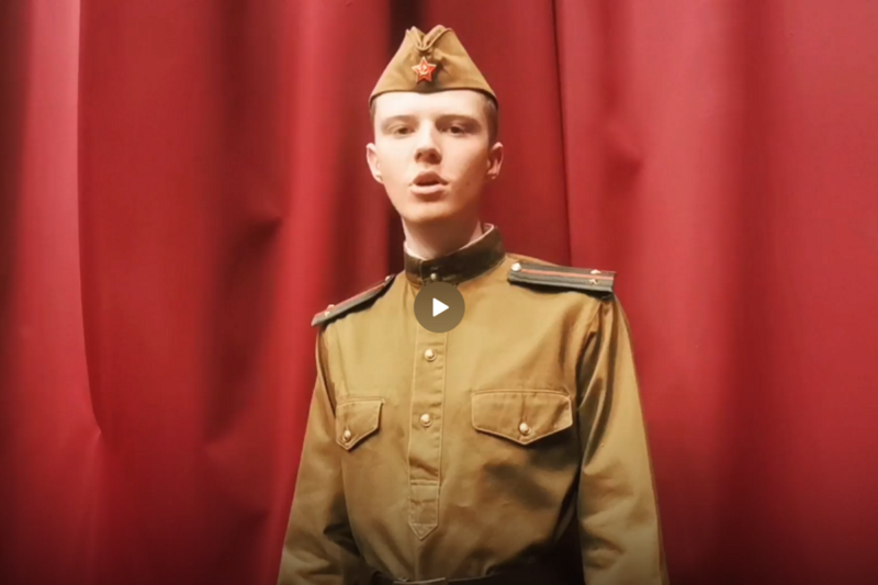 Юноша на конкурсе чтецов Огненные строки