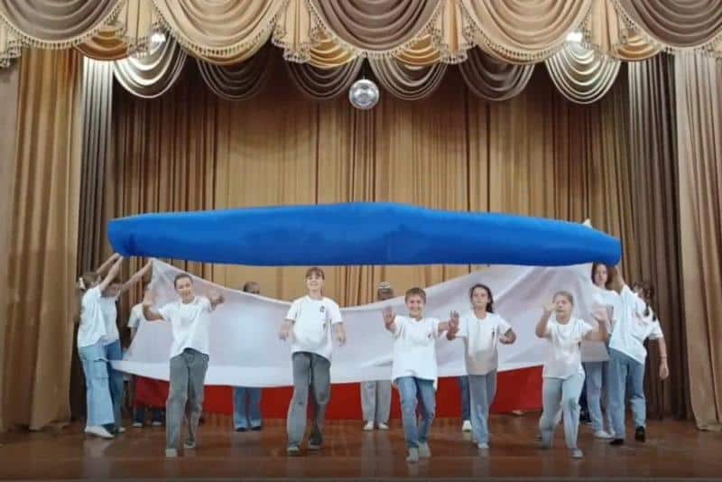 Лира и Золотой ключик на конкурсе Флаг нашего Отечества Флешмоб Россия Оренбургская область