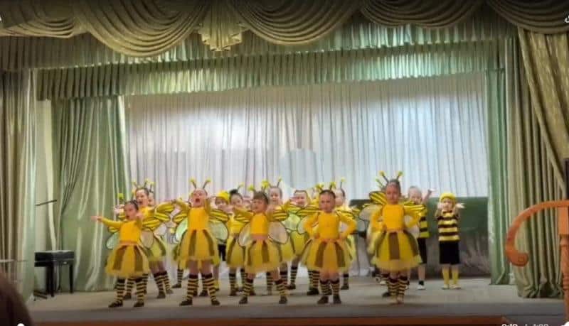 Дети танцуют на конкурсе От мечты до солнца
